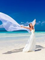 Пляжные свадебные платья – лучшие модели и украшения для пляжной церемонии