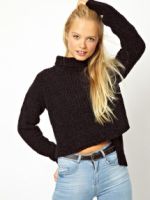 Черный свитер – самые модные модели для девушек