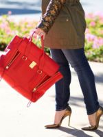 Красная сумка – какие модели бывают и с чем носить?