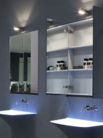 Зеркало-шкаф для ванной комнаты