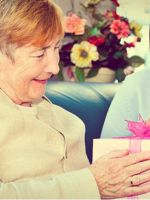 Что подарить бабушке на 85 лет?