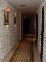 Стены в коридоре – варианты отделки