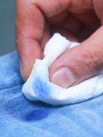 Как вывести пятно от чернил с одежды - самые эффективные способы