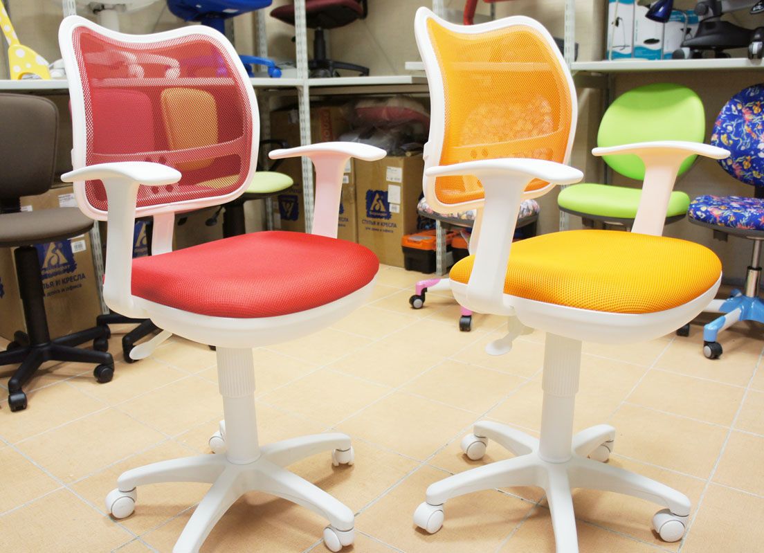 офисные детские кресла в детскую комнату