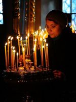 Как правильно ставить свечи в церкви?