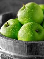 Чем полезны зеленые яблоки?
