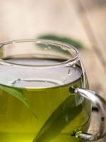 Зеленый чай повышает или понижает давление, как употреблять напиток гипотоникам и гипертоникам?