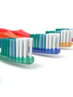 Как выбрать зубную щетку для эффективной гигиены?