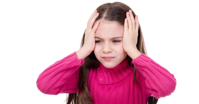 У ребенка болит голова – возможные причины и правила помощи малышу