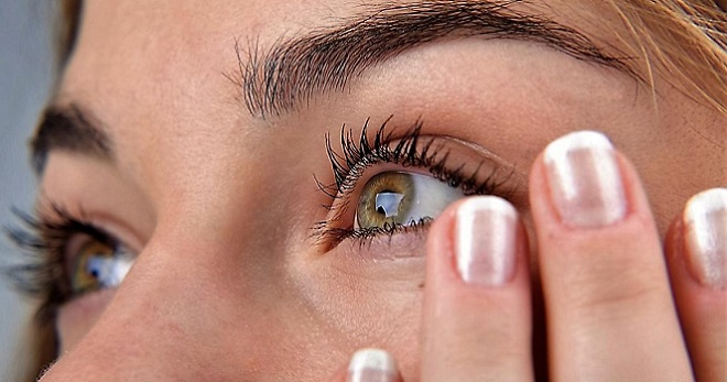 Дергается глаз (верхнее веко) — причины и лечение нервного тика
