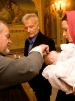 Когда можно крестить ребенка после рождения?