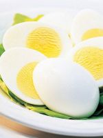 Можно ли кормящей маме вареные яйца?