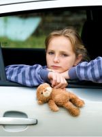 Ребенка укачивает в машине - что делать?