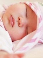 Почему ребенок потеет во время сна?