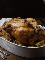 Как запечь курицу с картошкой в духовке?