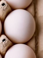 Как проверить свежесть яиц?