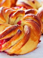 Сладкие булочки - вкусные рецепты из дрожжевого или слоеного теста с разными начинками