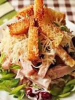 Салат с сухариками - лучшие рецепты аппетитной хрустящей закуски