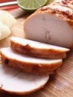 Пастрома из куриной грудки - хорошее решение для домашних бутербродов