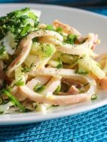 Самый вкусный салат с кальмарами с простыми и недорогими рецептами