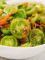 Зеленые помидоры по-корейски - бесподобная пикантная закуска!