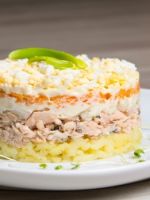 Классический салат «Мимоза» с сайрой - вкусная и красивая закуска к любому столу