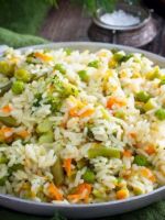 Рис с овощами на сковороде - сытное и пикантное блюдо для всей семьи