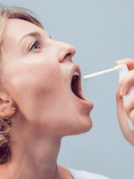 Спрей для горла с антибиотиком - подбор препарата взрослым и детям