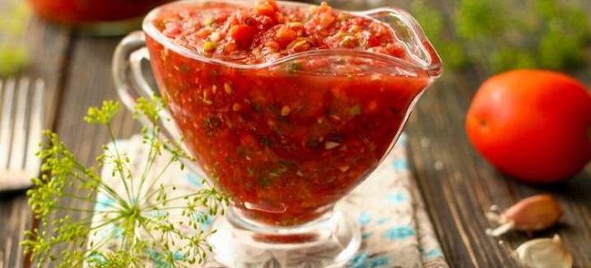 Аджика из помидоров и чеснока - простой рецепт