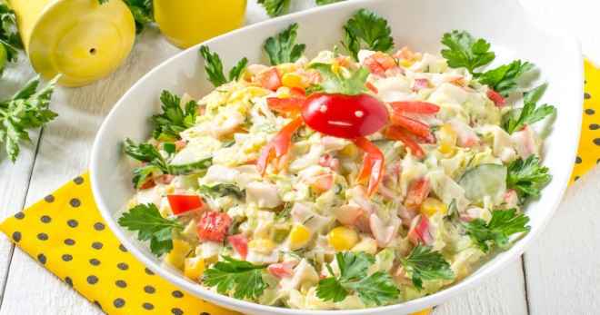 Классический крабовый салат с кукурузой - рецепт аппетитной закуски на каждый день