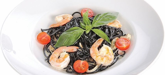 черная паста с морепродуктами