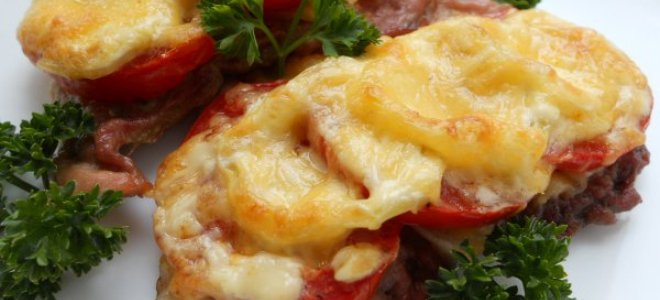 говядина с помидорами и сыром в духовке