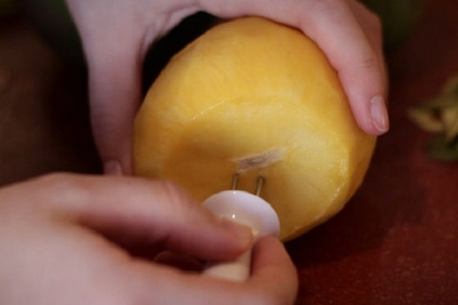 Как красиво и правильно порезать манго 2
