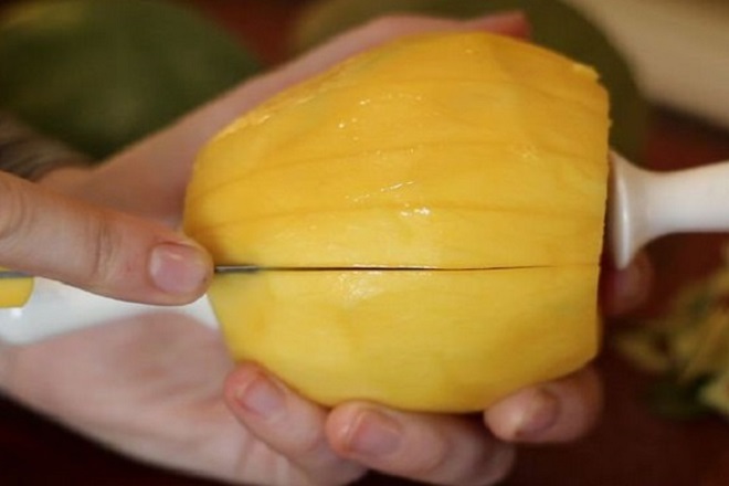 Как красиво и правильно порезать манго 3