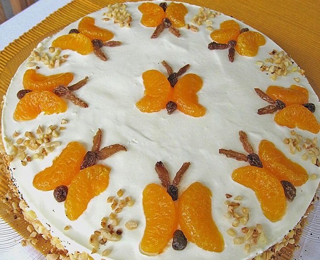 Как украсить торт мандаринами и изюмом
