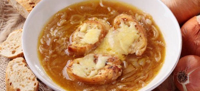 луковый суп на курином бульоне