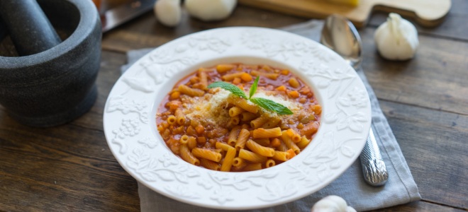 макароны с фасолью в томатном соусе
