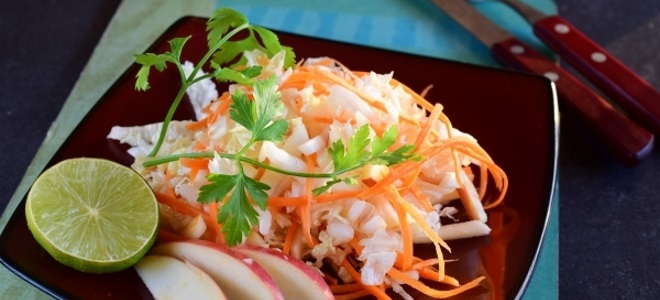 Острый салат из капусты и моркови