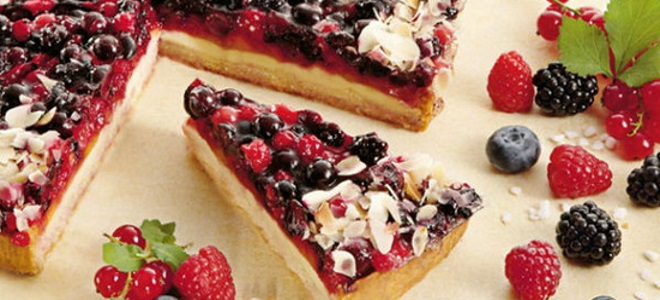 песочный пирог с творогом и ягодами рецепт