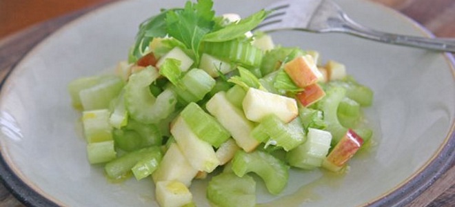 салат из стеблевого сельдерея с яблоком