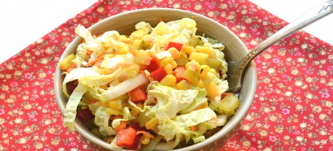 Салат с китайской капустой и кукурузой
