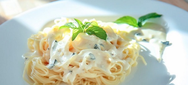 Спагетти со сливками и сыром