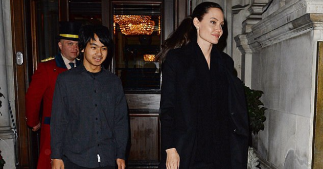 Анджелину Джоли обвинили незаконном усыновлении Мэддокса 