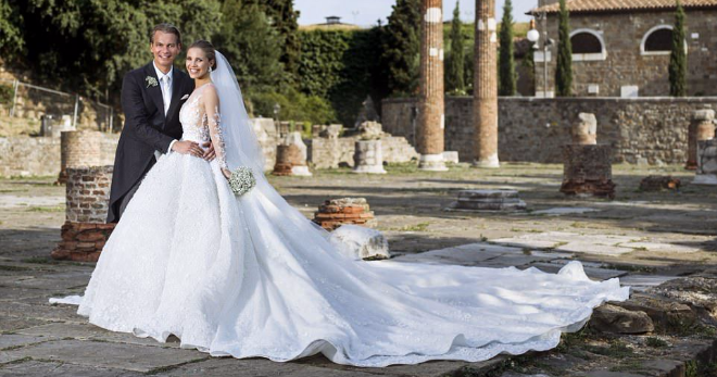 Виктория Сваровски вышла замуж в платье весом 46 килограммов 