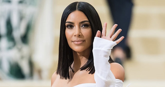 Ким Кардашьян оказалась в центре скандала из-за рекламной кампании своего косметического бренда