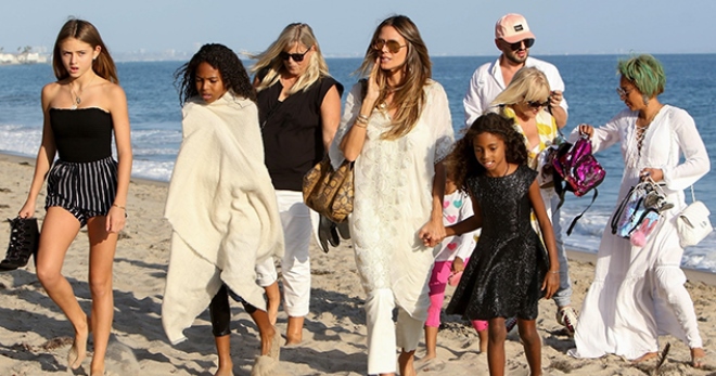 После расставания с Вито Шнабелем Хайди Клум провела день на пляже с детьми и друзьями