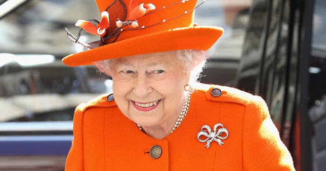 Королева Елизавета II в восторге от того, что принц Гарри женится на Меган Маркл
