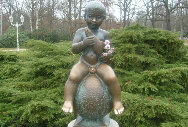 Скульптура мальчика Франтишка