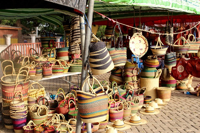 Изделия из соломы на рынке Болгатанги