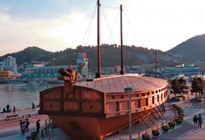 Памятник-корабль Кобуксон